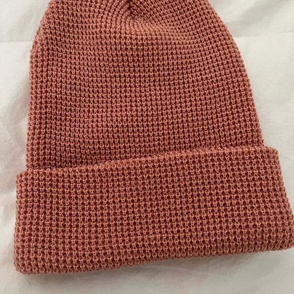 Eva Shockey blush coloured toque. - Picture 4 of 6